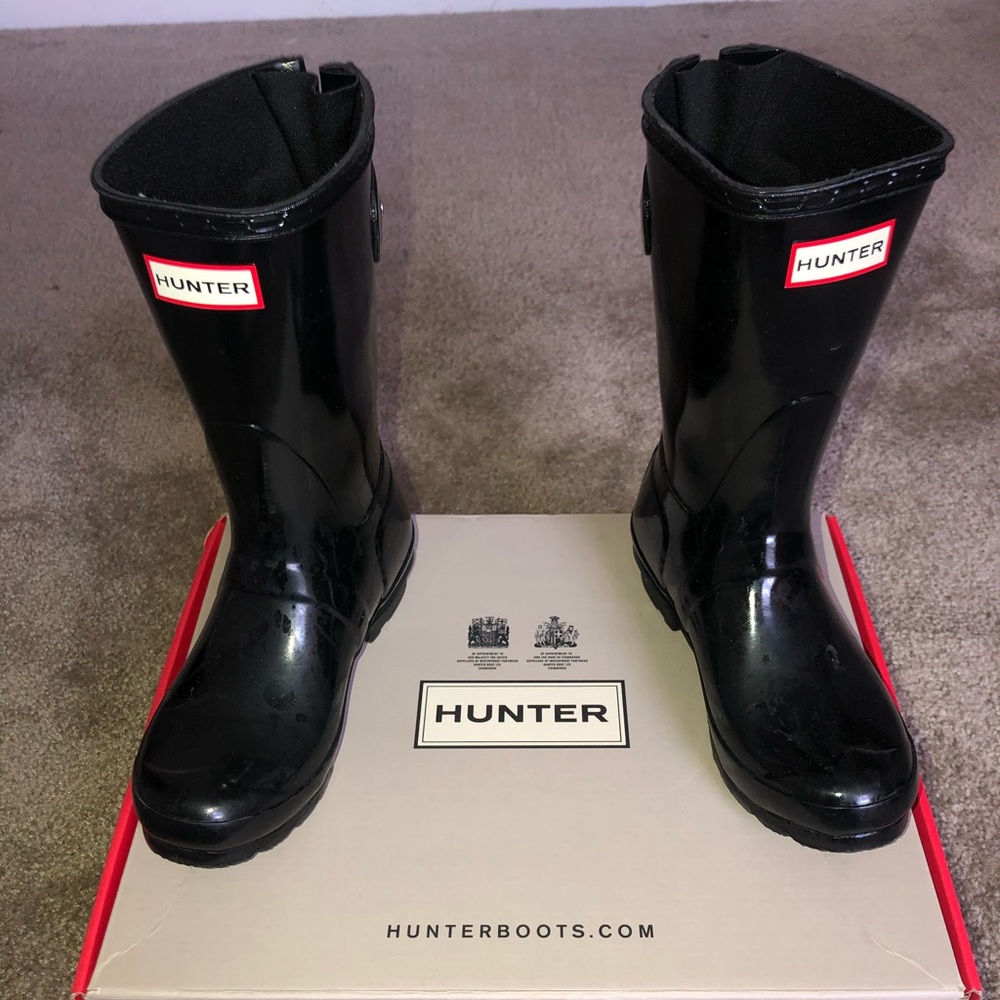 Hunter Medium Length Glossy Boots